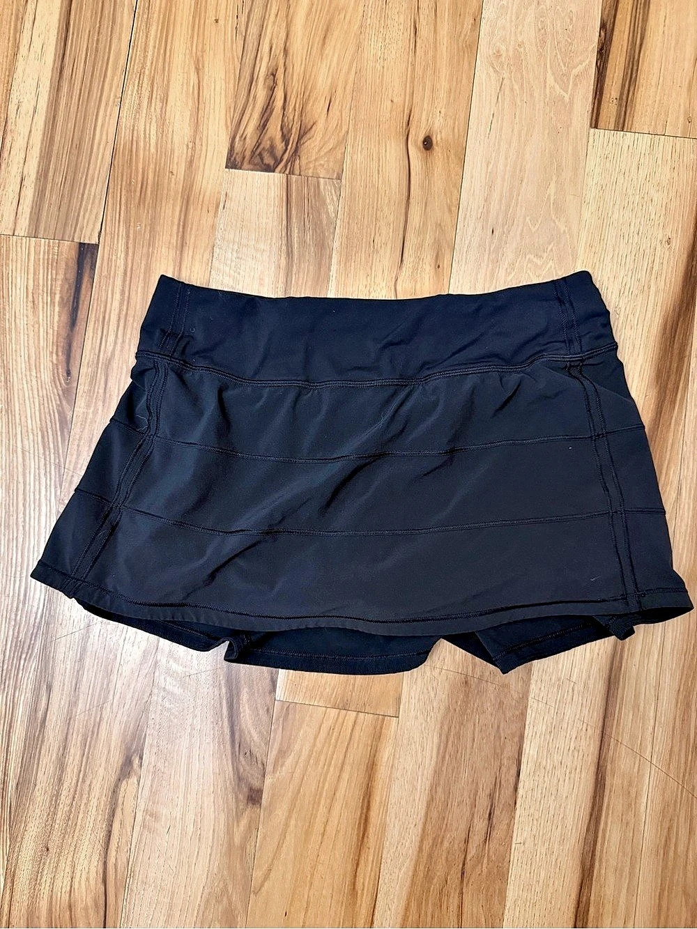 Lululemon Athletic Skirt Size 6 - black